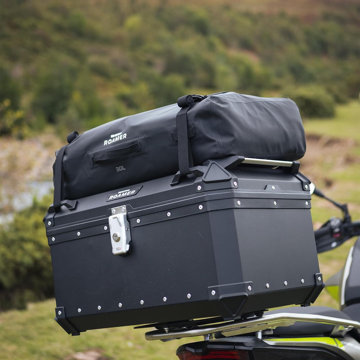 Oxford Roamer Universal Top Box Black with Universal Mounting Plate