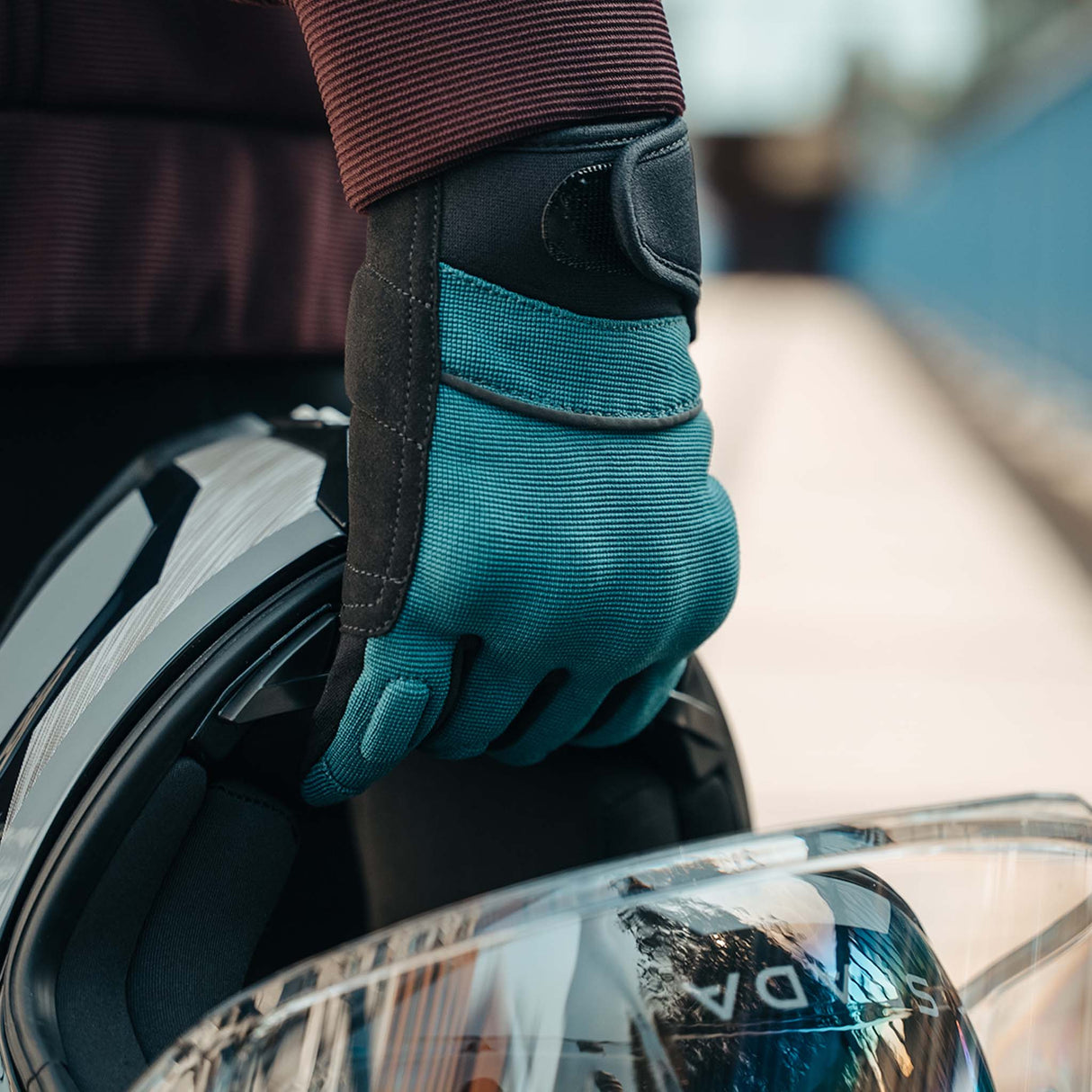 Spade Blade Lightweight Gloves